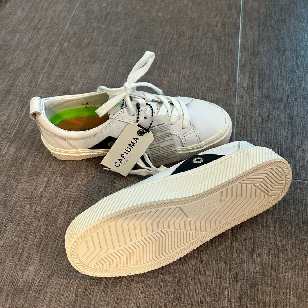 Cariuma White Sneakers Minimalist Retro Design